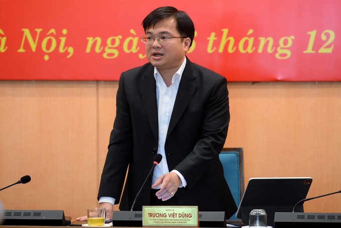 Chủ tịch Trần Sỹ Thanh yêu cầu đánh giá vỉa hè lát đá siêu bền