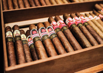 Hai doanh nghiệp chi 2,5 triệu USD nhập khẩu cigar, thuốc lá điếu