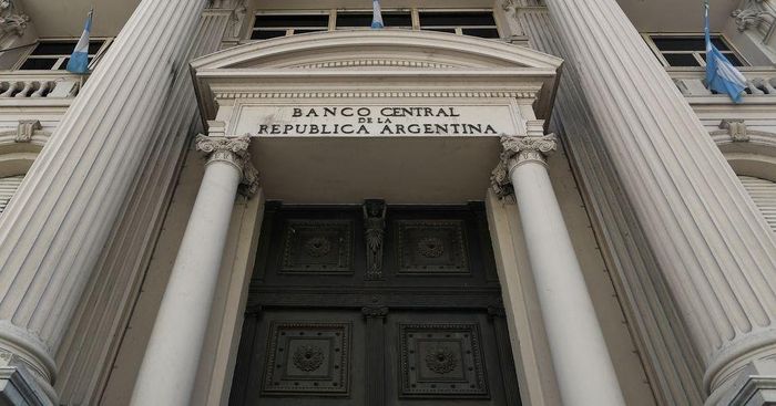 Ngân hàng trung ương Argentina tăng lãi suất lên 97%
