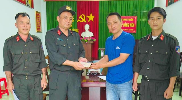 Đắk Lắk: Thượng sỹ Công an nhặt được 45 triệu đồng trả lại người đánh rơi